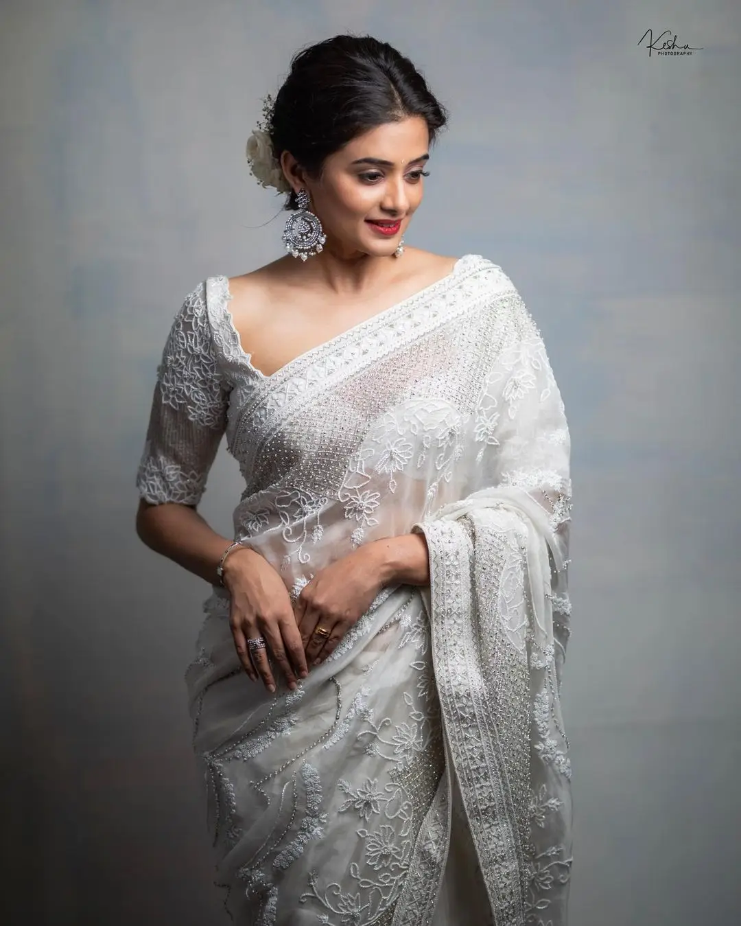 Priyamani In South Indian Traditional White Saree Blouse